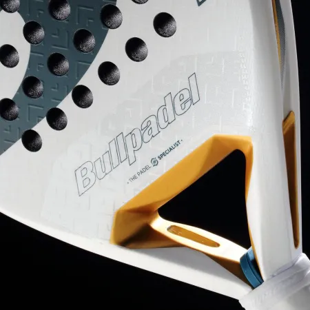 Ракетка для падела BULLPADEL Pearl 26, 493804, для профессионалов, карбон, бело-серый за 35&nbsp;929.50 ₽ купить в Владимире